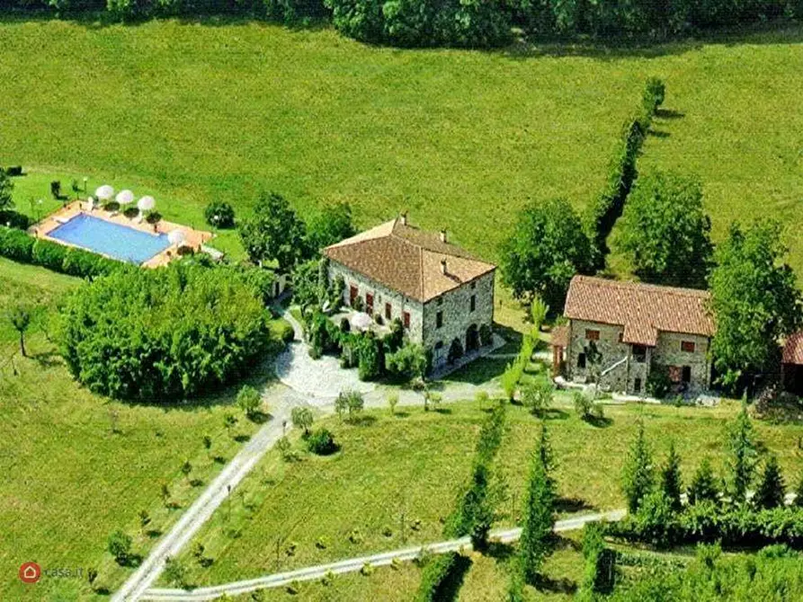 Immagine 1 di Casa colonica in vendita  a Villafranca In Lunigiana