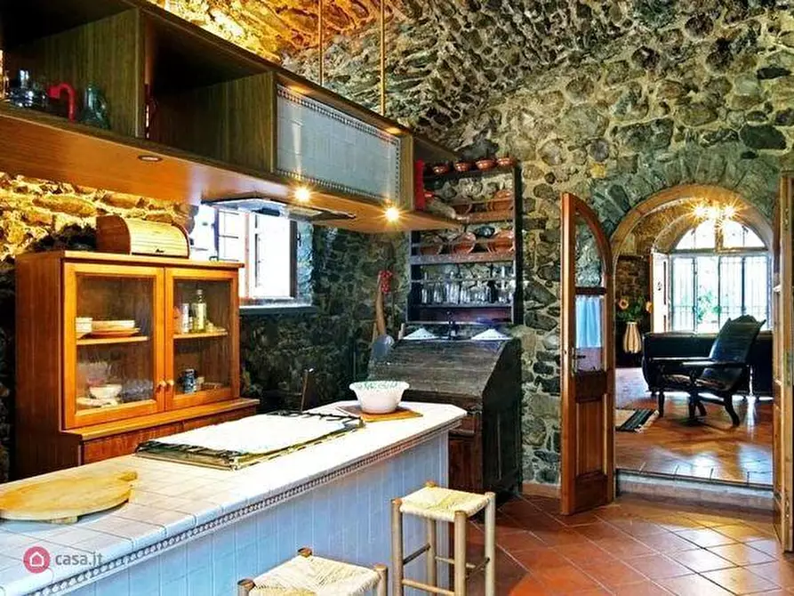 Immagine 14 di Casa colonica in vendita  a Villafranca In Lunigiana