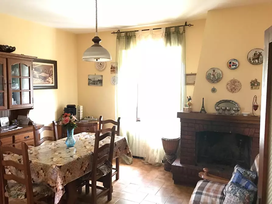 Immagine 11 di Villa in vendita  a Asciano