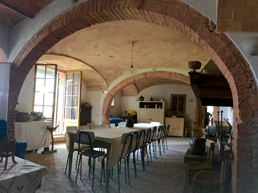 Immagine 8 di Villa in vendita  a Asciano