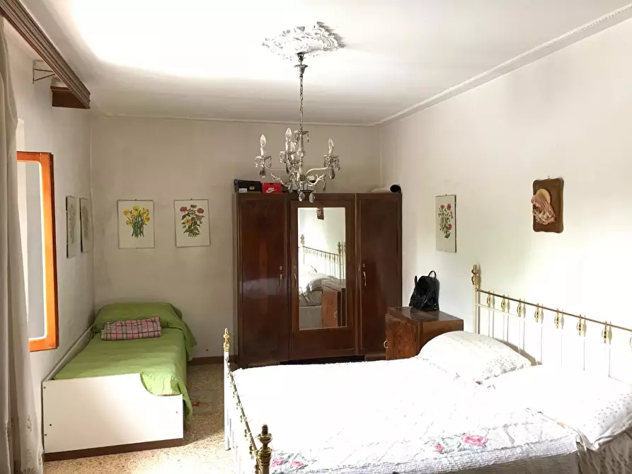 Immagine 14 di Villa in vendita  a Asciano