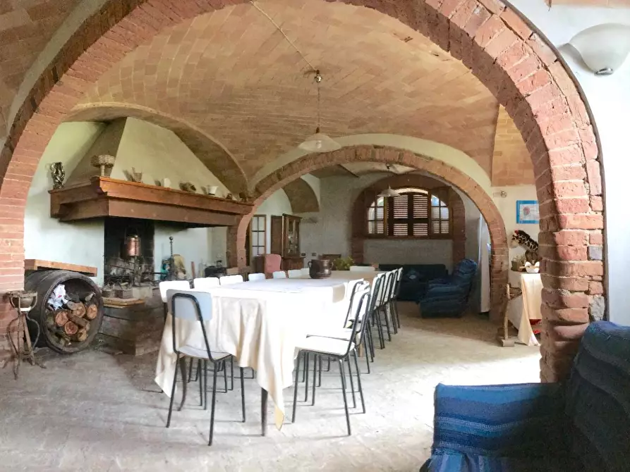 Immagine 6 di Villa in vendita  a Asciano