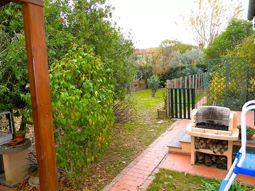 Immagine 5 di Villa in vendita  a San Giuliano Terme