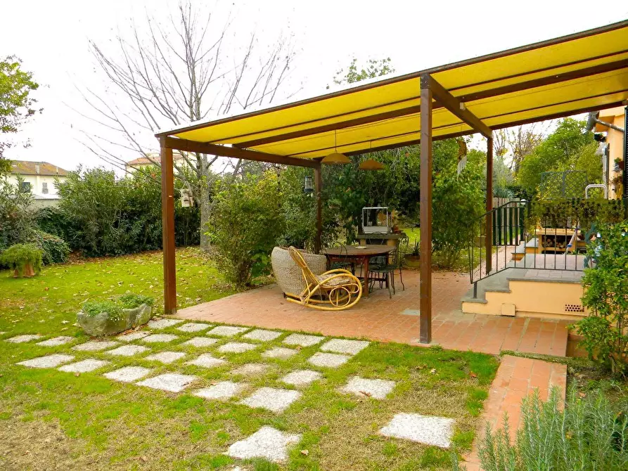 Immagine 3 di Villa in vendita  a San Giuliano Terme