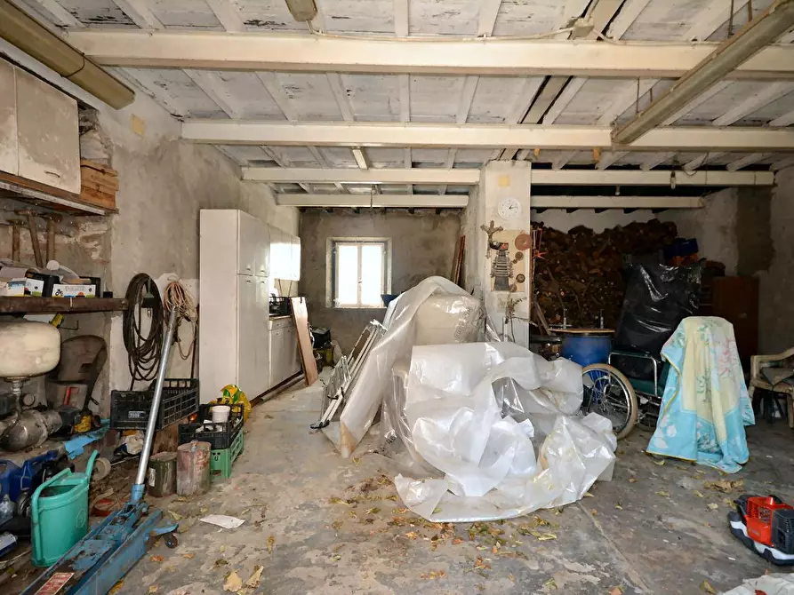 Immagine 27 di Villa in vendita  a Capannori