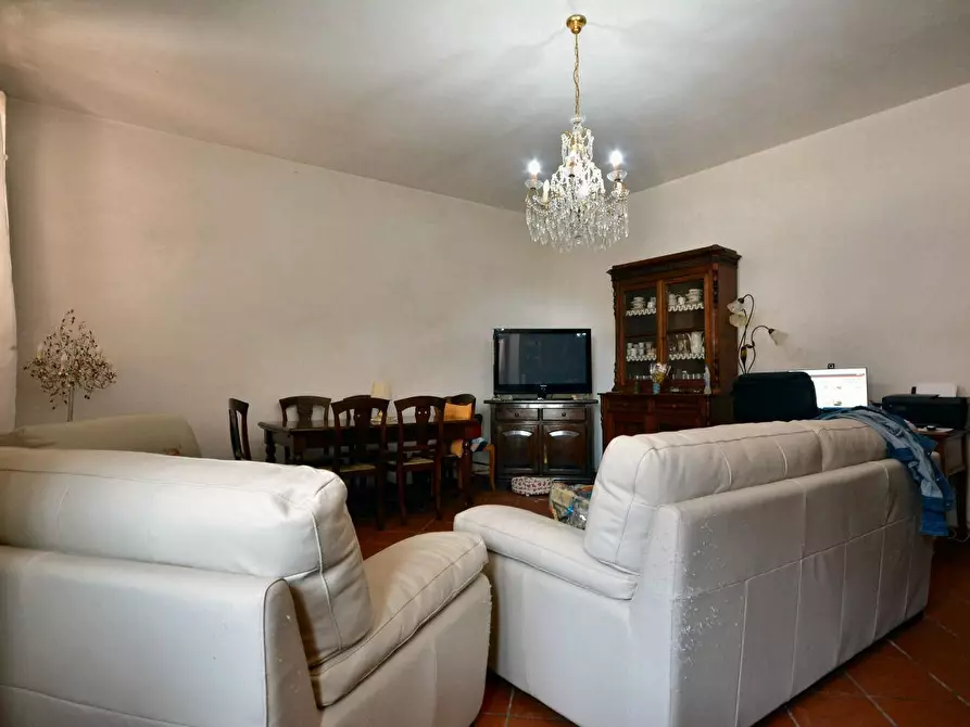 Immagine 5 di Villa in vendita  a Capannori