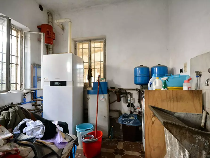 Immagine 12 di Villa in vendita  a Capannori