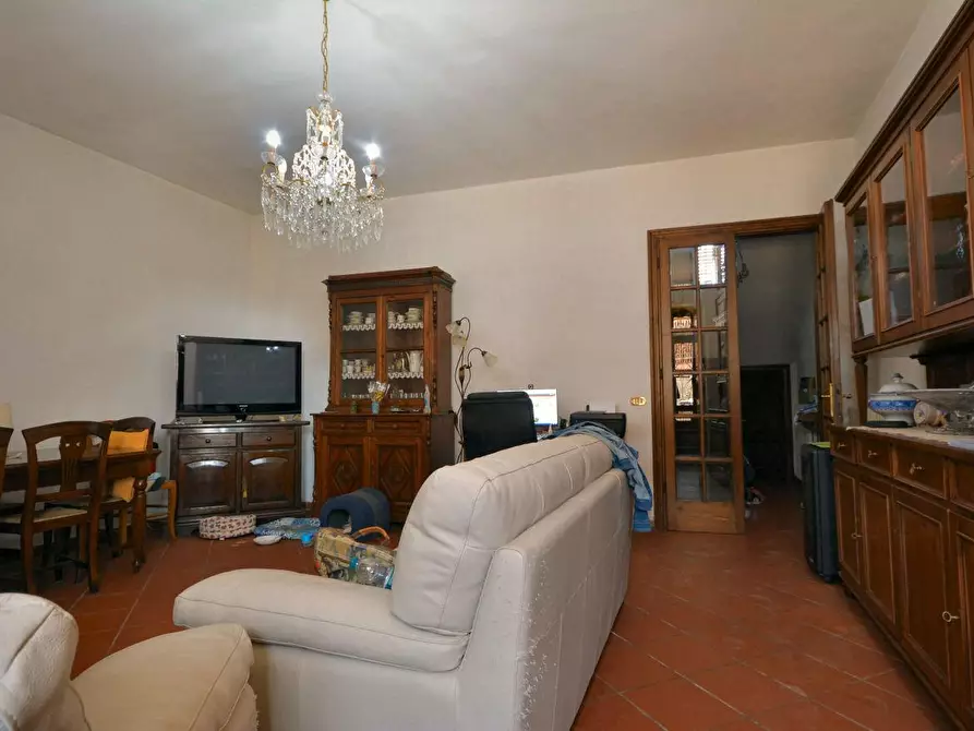 Immagine 4 di Villa in vendita  a Capannori