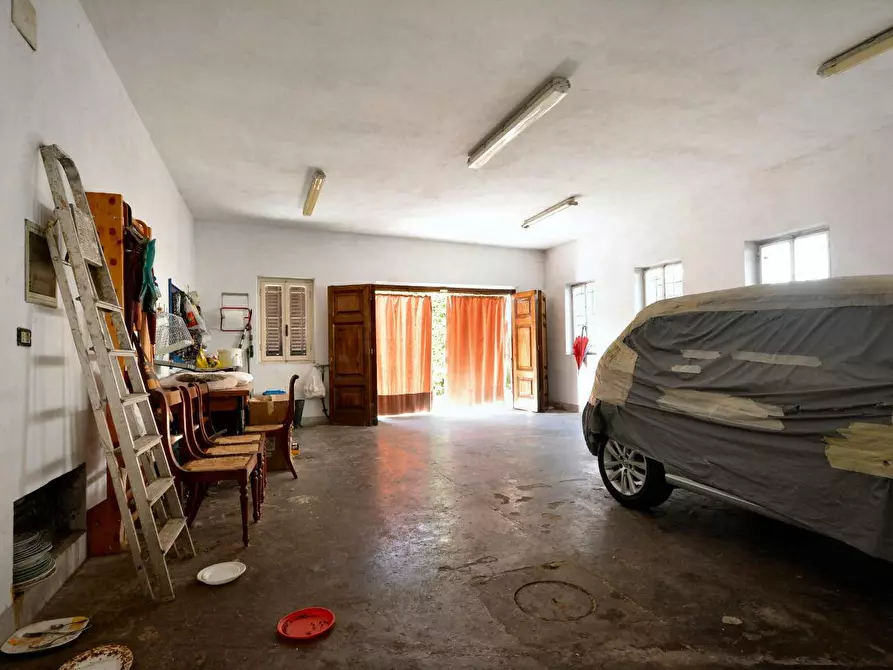 Immagine 14 di Villa in vendita  a Capannori