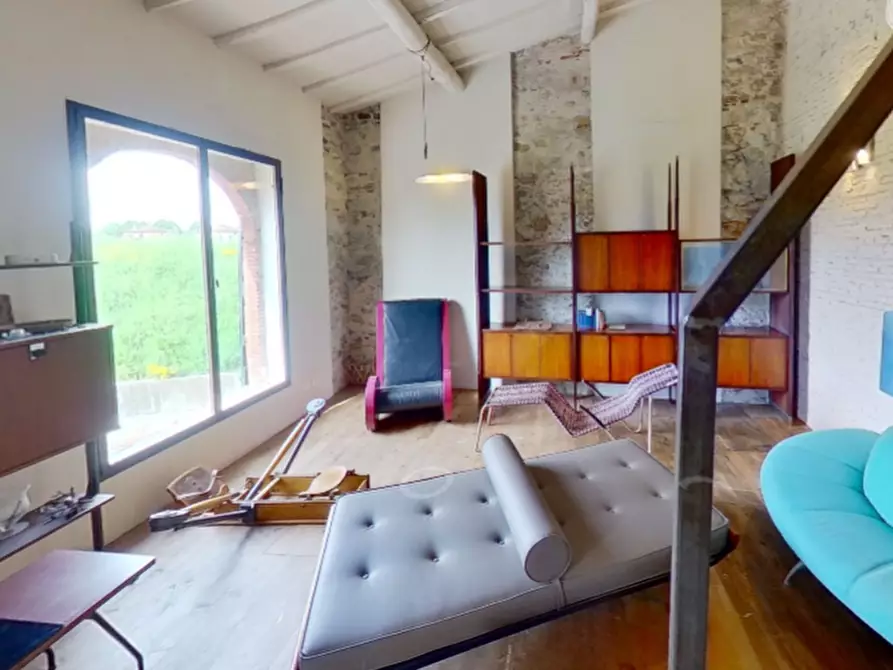 Immagine 9 di Rustico / casale in vendita  a Lucca