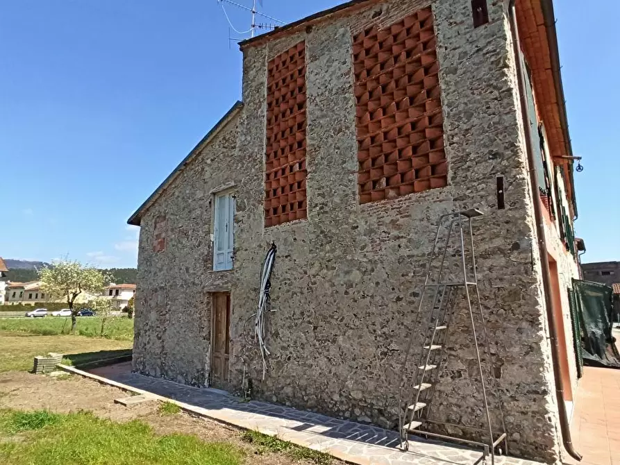 Immagine 5 di Rustico / casale in vendita  a Lucca
