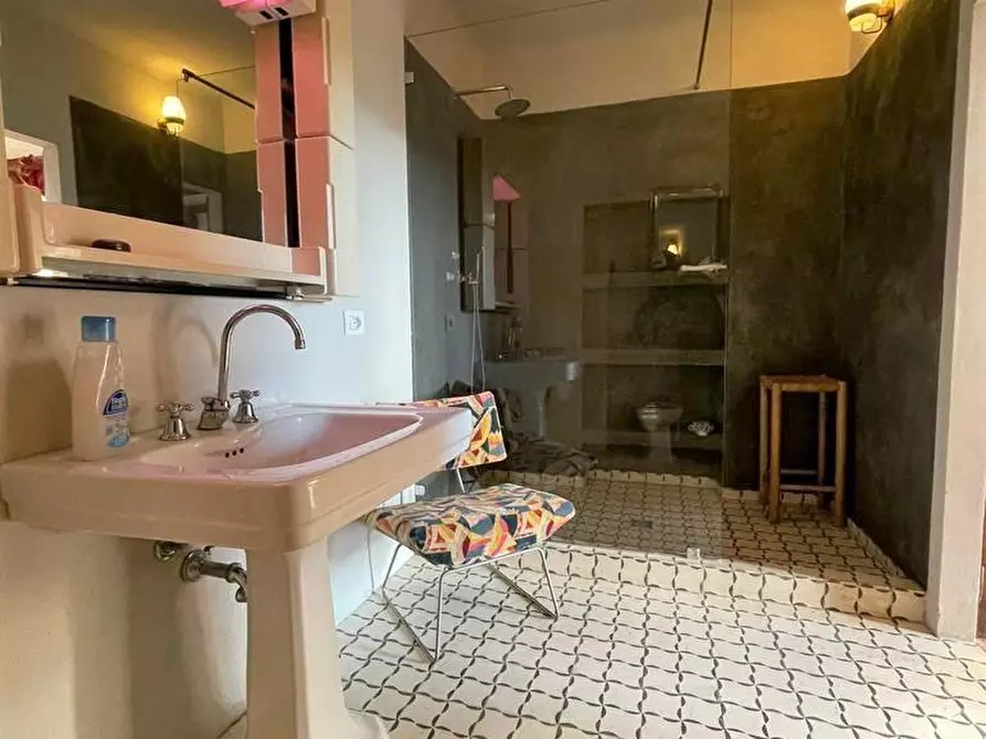 Immagine 19 di Rustico / casale in vendita  a Lucca