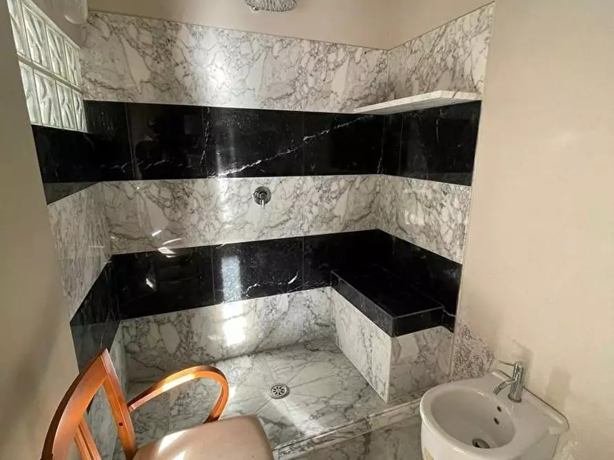 Immagine 15 di Rustico / casale in vendita  a Lucca