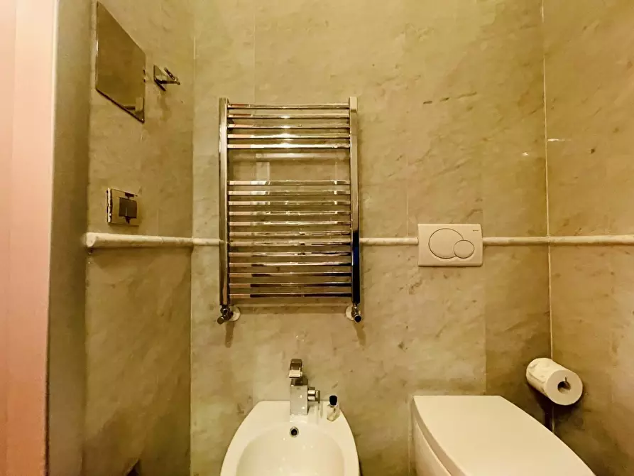 Immagine 21 di Appartamento in vendita  a Pietrasanta