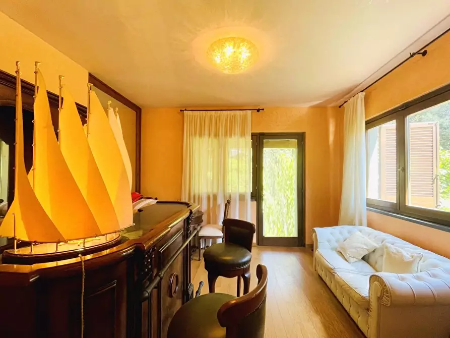 Immagine 11 di Appartamento in vendita  a Pietrasanta