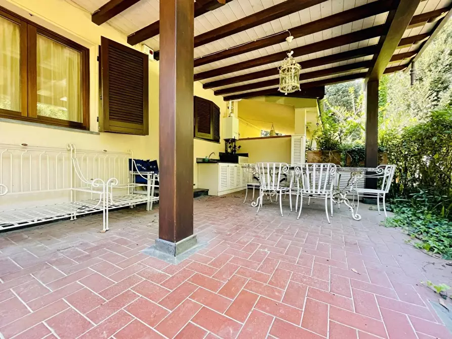 Immagine 32 di Appartamento in vendita  a Pietrasanta