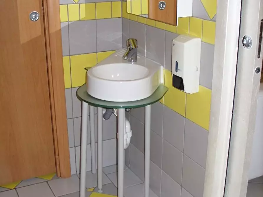 Immagine 59 di Capannone industriale in vendita  a Calcinaia