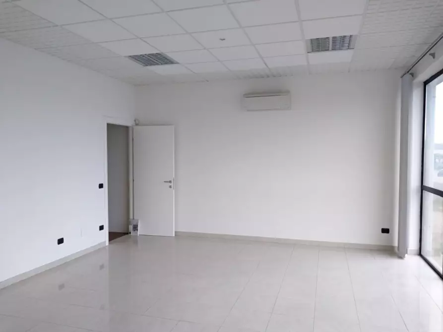 Immagine 8 di Capannone industriale in vendita  a Peccioli