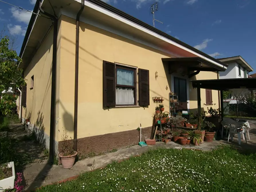 Immagine 2 di Casa indipendente in vendita  a Carrara