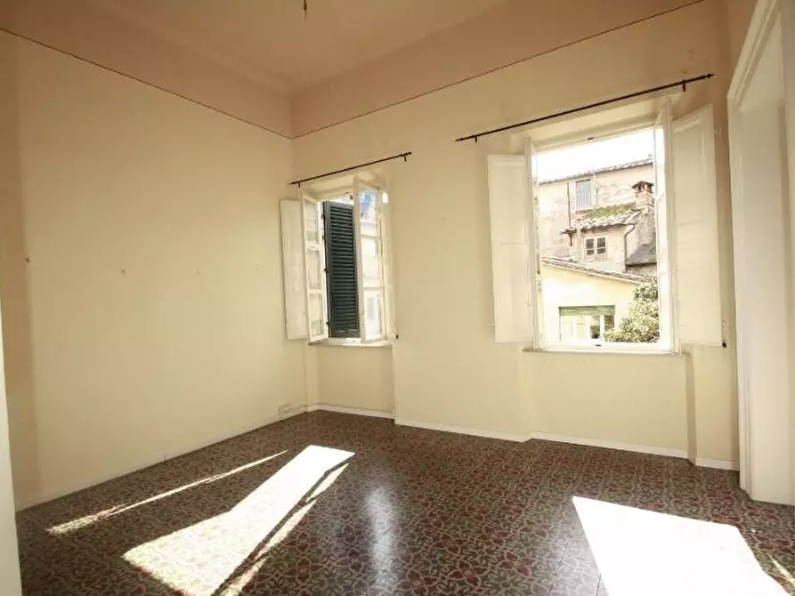 Immagine 12 di Appartamento in affitto  a Lucca