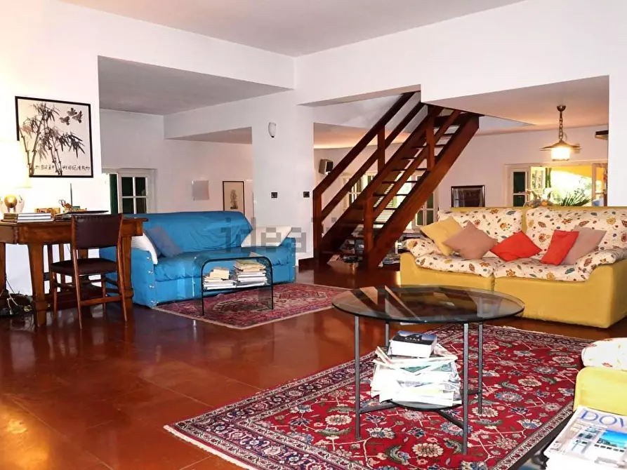 Immagine 23 di Villa in vendita  a Carrara
