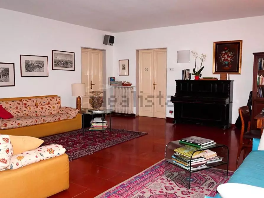 Immagine 21 di Villa in vendita  a Carrara