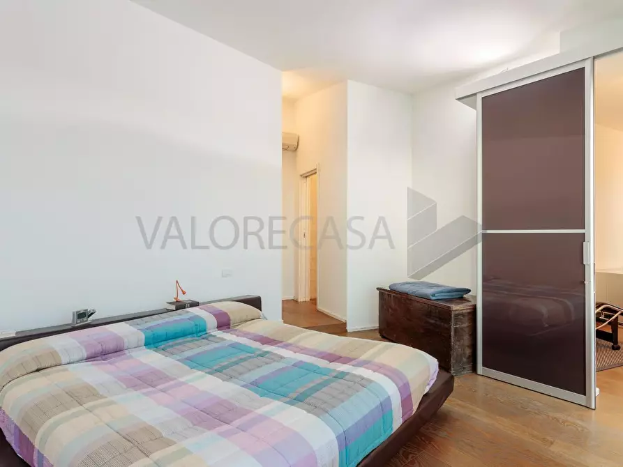 Immagine 25 di Villa in vendita  a Carrara