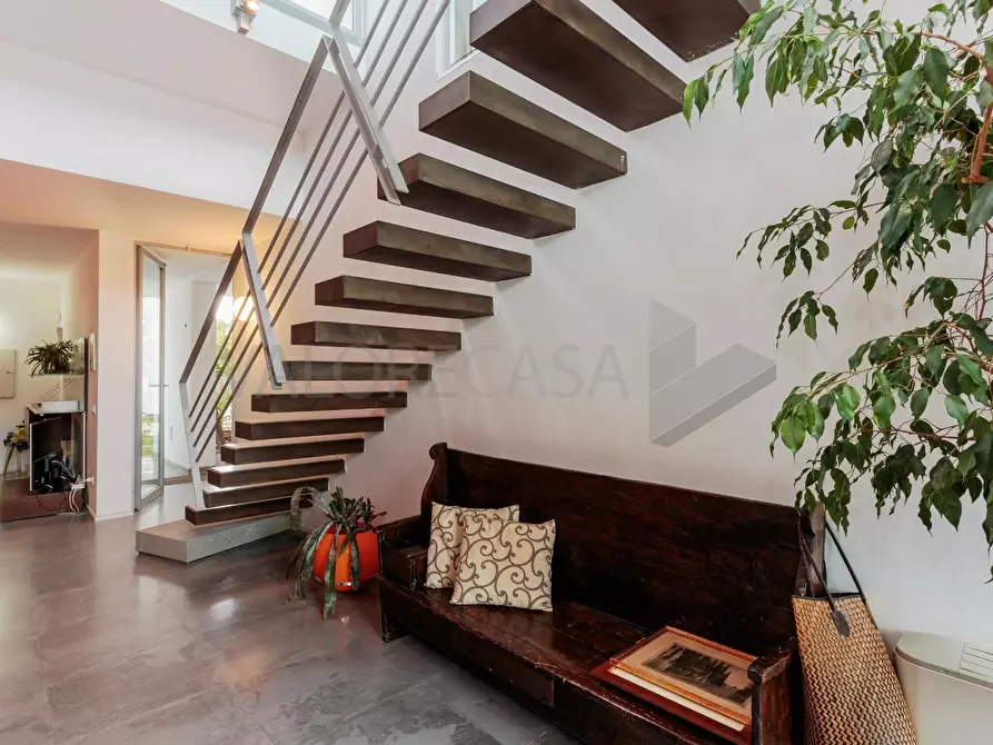 Immagine 12 di Villa in vendita  a Carrara