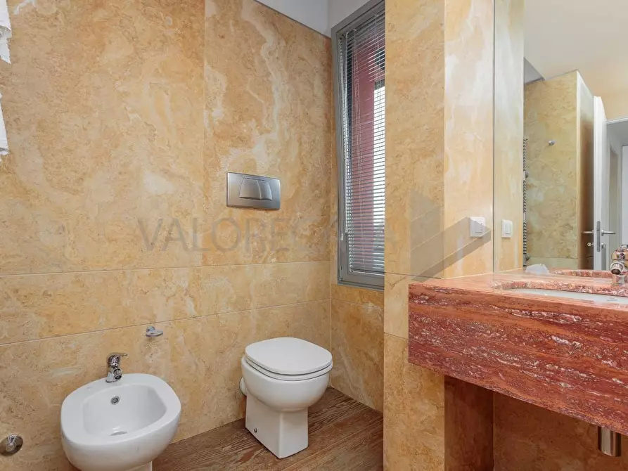 Immagine 16 di Villa in vendita  a Carrara