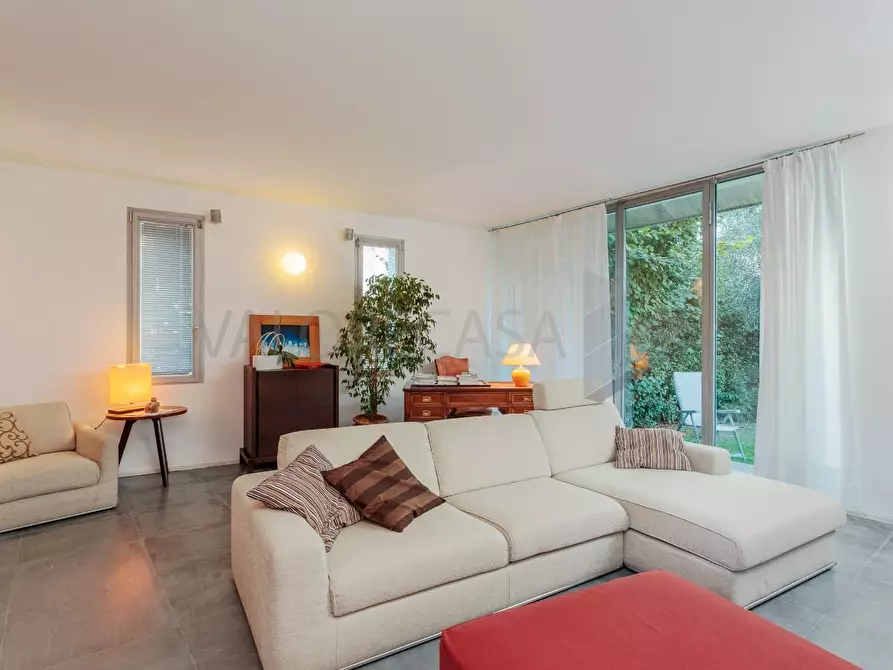 Immagine 8 di Villa in vendita  a Carrara