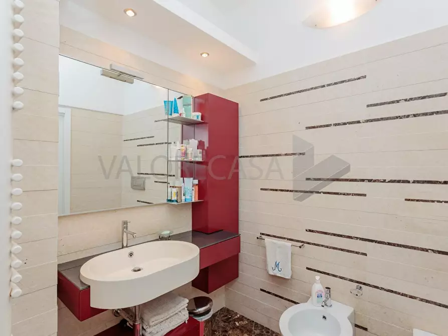 Immagine 28 di Villa in vendita  a Carrara