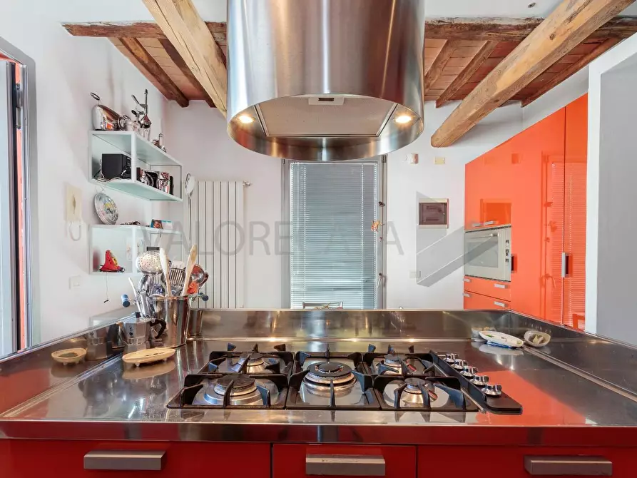 Immagine 3 di Villa in vendita  a Carrara