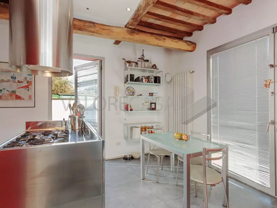 Immagine 5 di Villa in vendita  a Carrara