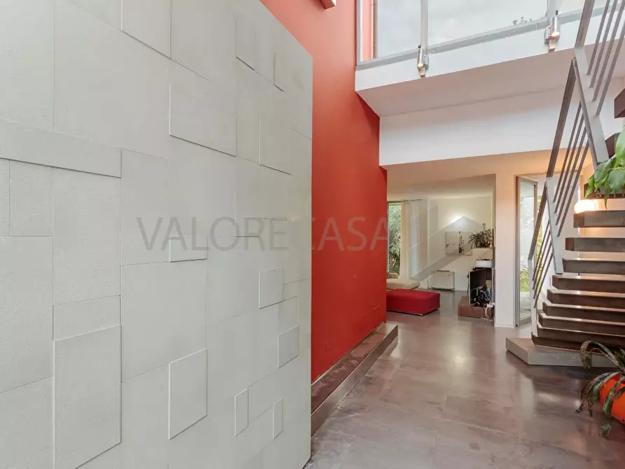 Immagine 11 di Villa in vendita  a Carrara