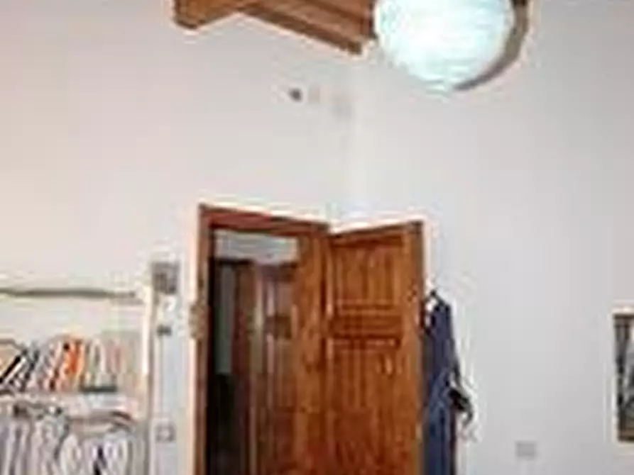 Immagine 20 di Casa colonica in vendita  a Cascina