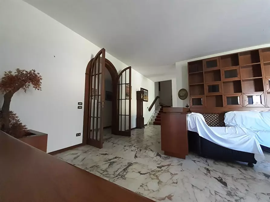 Immagine 15 di Villa in vendita  a Cascina