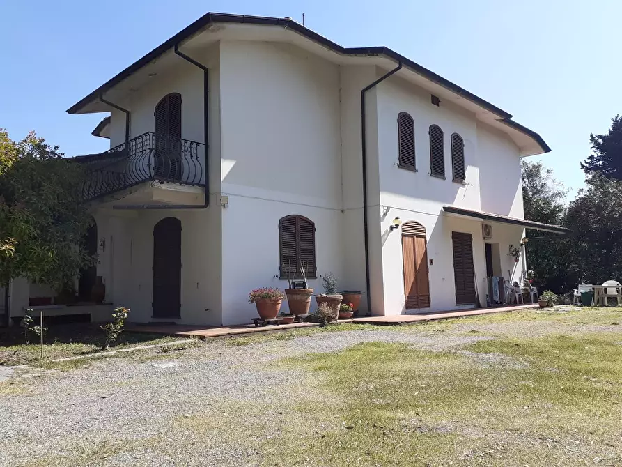 Immagine 5 di Villa in vendita  a Cascina