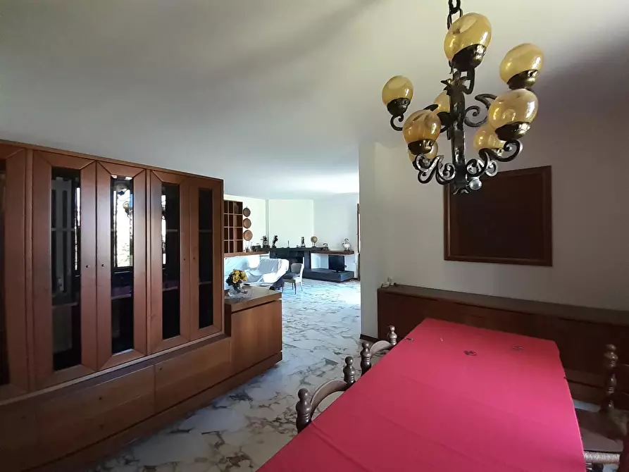 Immagine 14 di Villa in vendita  a Cascina