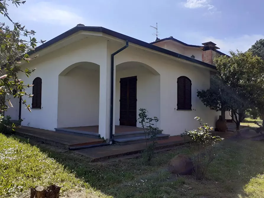 Immagine 4 di Villa in vendita  a Cascina