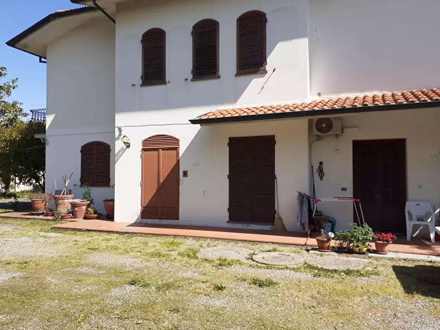 Immagine 8 di Villa in vendita  a Cascina