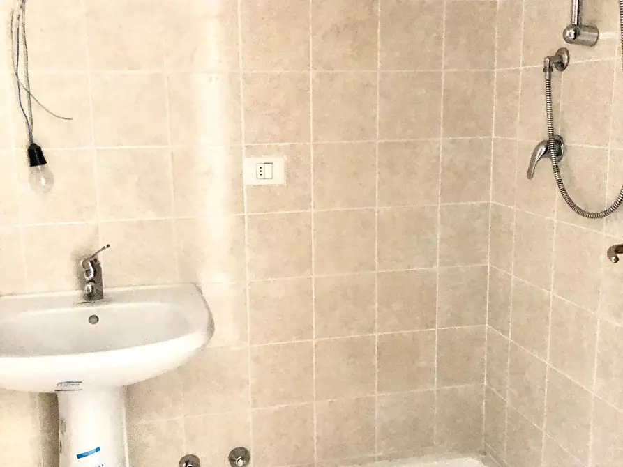 Immagine 17 di Appartamento in vendita  a Siena