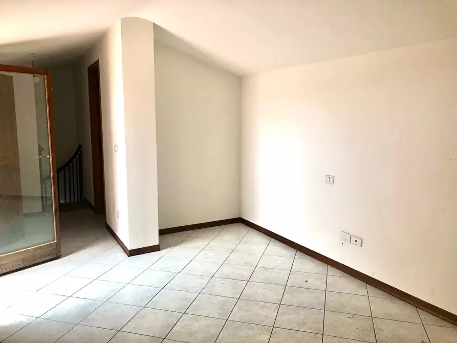 Immagine 21 di Appartamento in vendita  a Siena