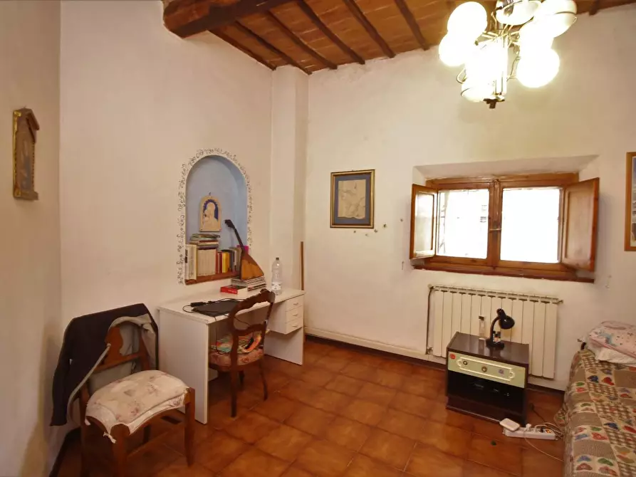 Immagine 5 di Appartamento in vendita  a Siena