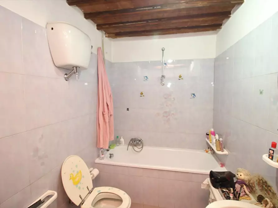 Immagine 11 di Appartamento in vendita  a Siena