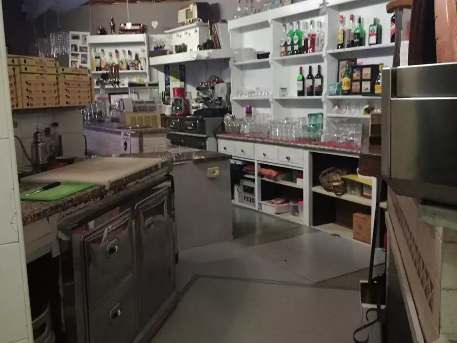 Immagine 6 di Attività commerciale in vendita  a Massa