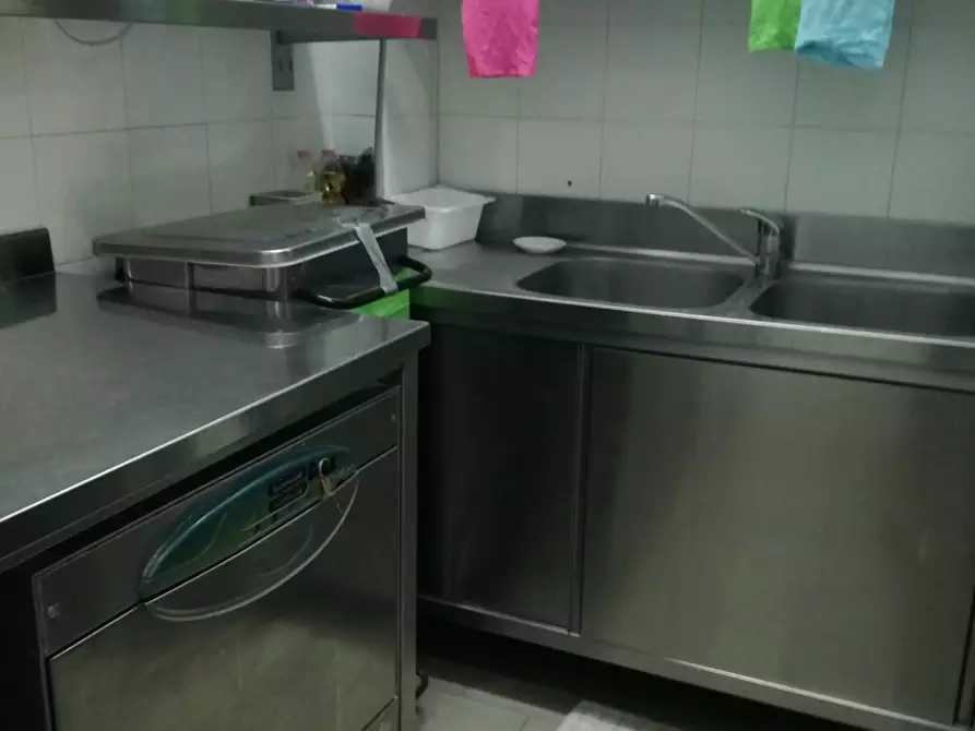 Immagine 13 di Attività commerciale in vendita  a Massa