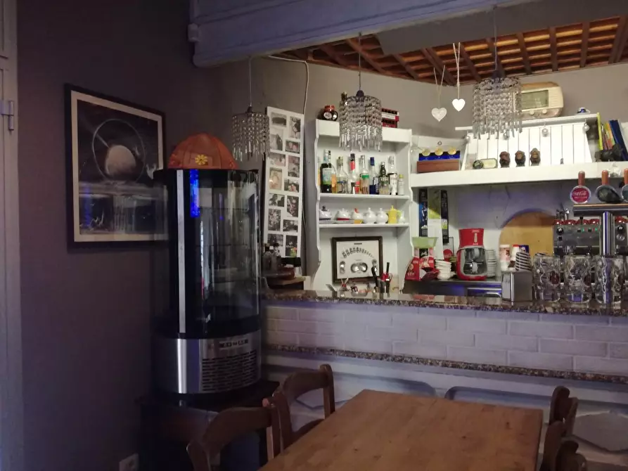 Immagine 8 di Attività commerciale in vendita  a Massa