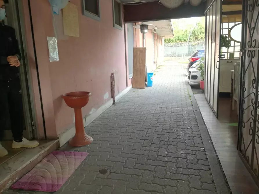 Immagine 16 di Attività commerciale in vendita  a Massa