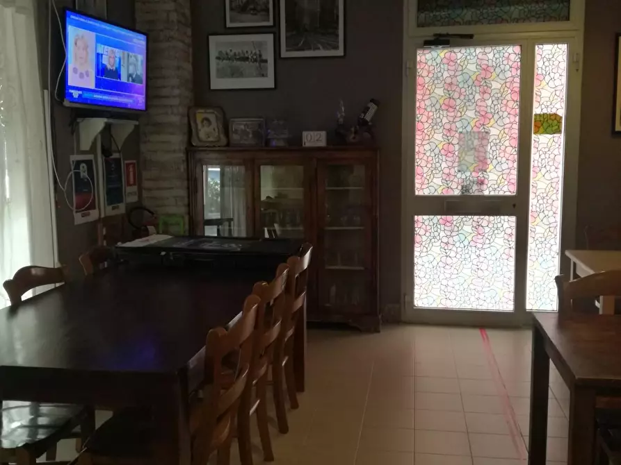 Immagine 11 di Attività commerciale in vendita  a Massa