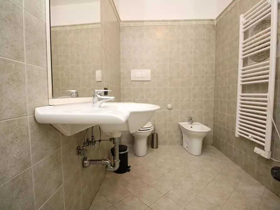 Immagine 16 di Appartamento in affitto  a Siena